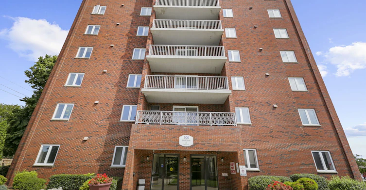 300-1003-304 Sherk Street, Leamington, ON, N8H 4N7 - 3