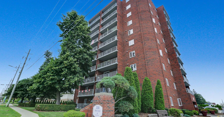 300-604-304 Sherk Street, Leamington, ON, N8H 4N7 - 2