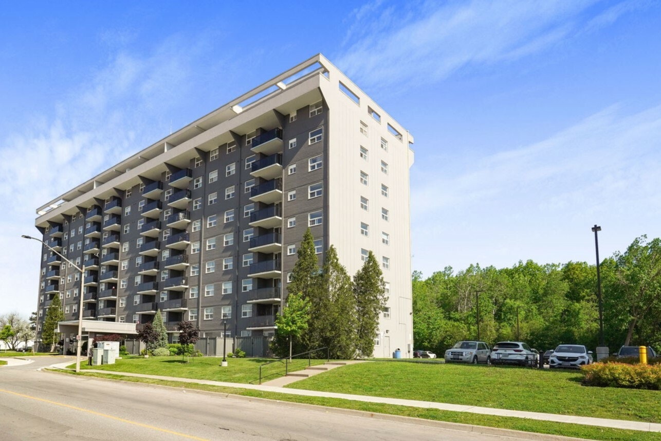 100 Lancaster Drive, Welland, ON, L3C 6M1 - 2