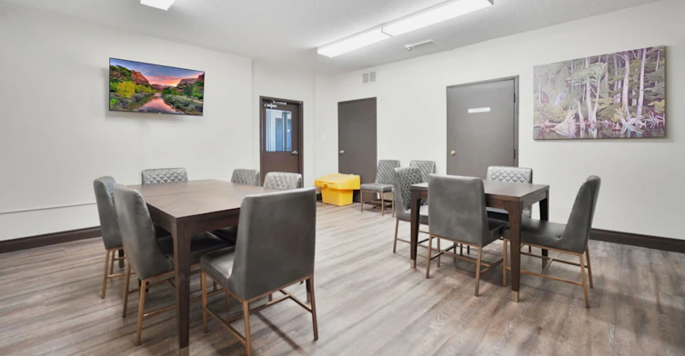 100 Lancaster Drive, Welland, ON, L3C 6M1 - 6