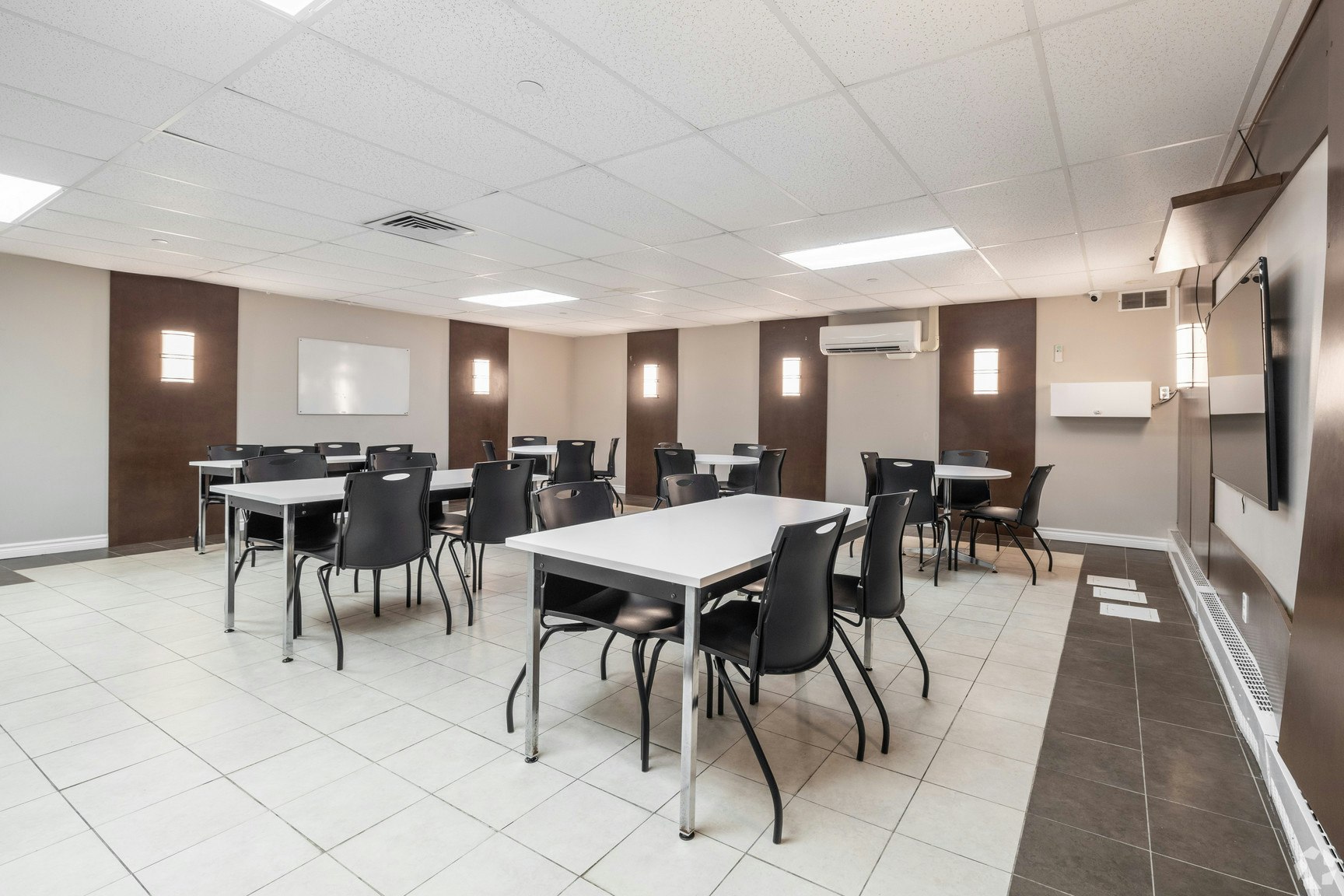 0107-2470 Southvale Crescent, Ottawa, ON, K1B 4L9 - 10