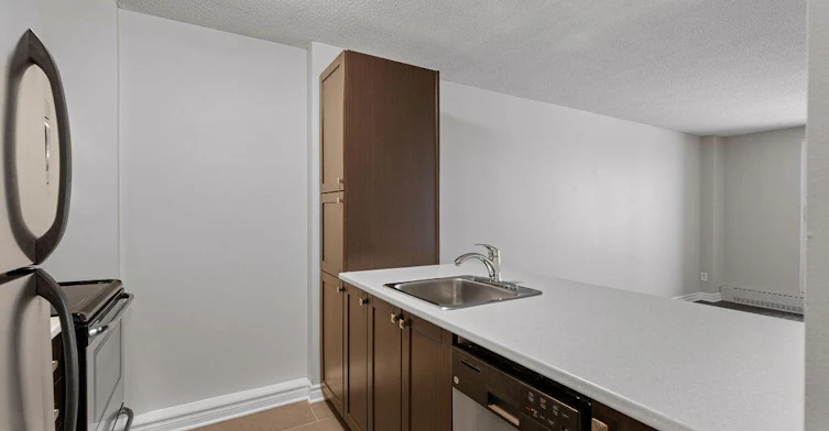 1204-2470 Southvale Crescent, Ottawa, ON, K1B 4L9 - 2