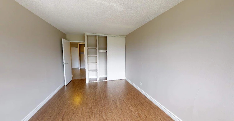 0210-2470 Southvale Crescent, Ottawa, ON, K1B 4L9 - 4