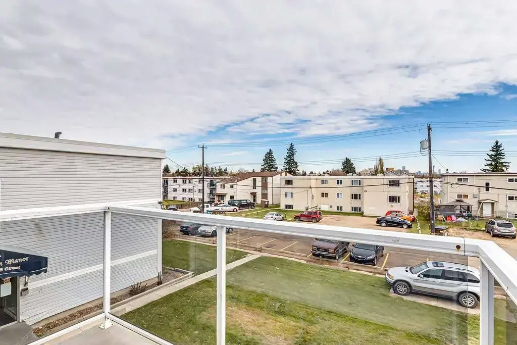 304-10139 155 Street NW, Edmonton, AB, T5P 2L6 - 30