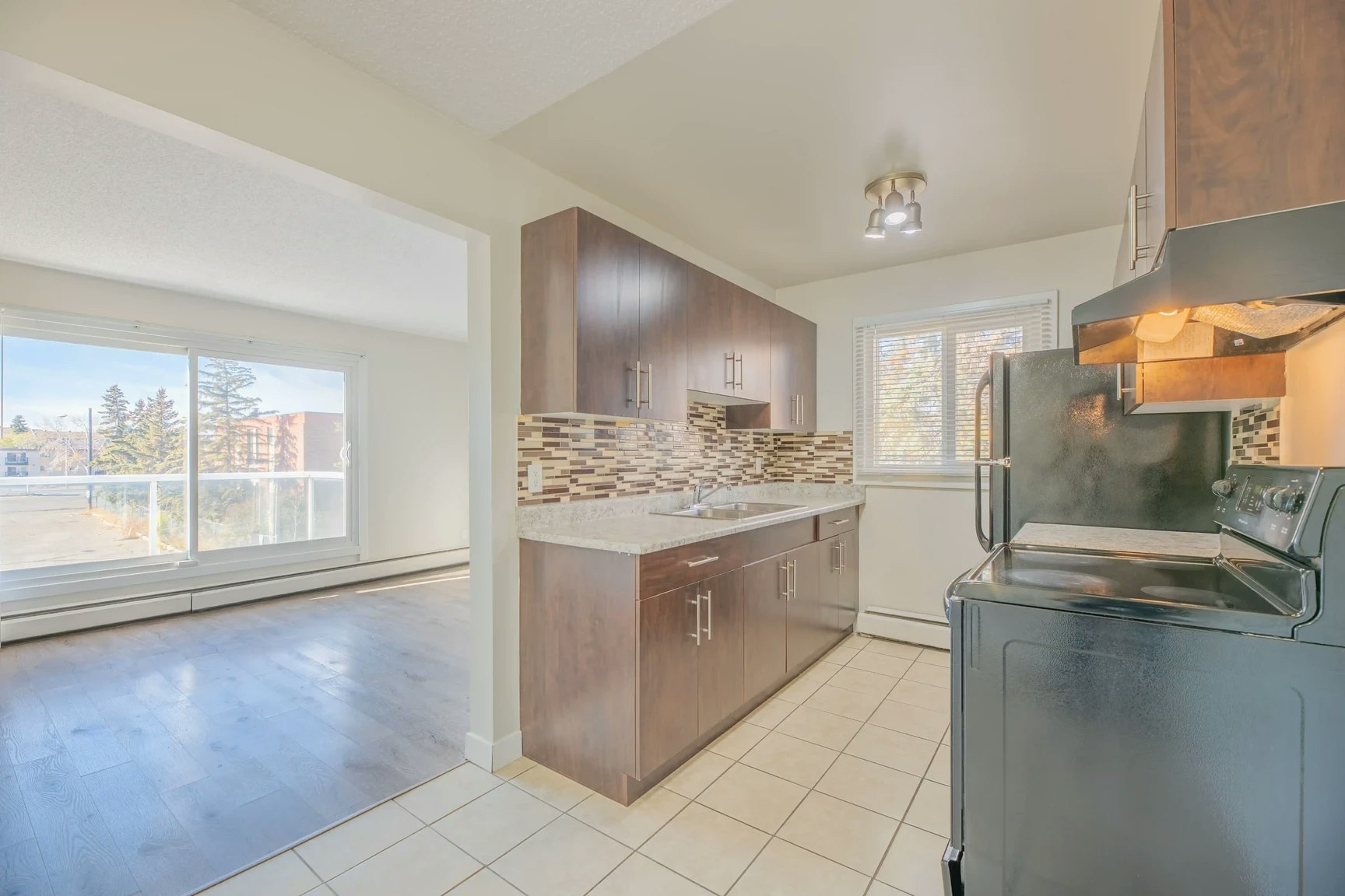 304-10139 155 Street NW, Edmonton, AB, T5P 2L6 - 2