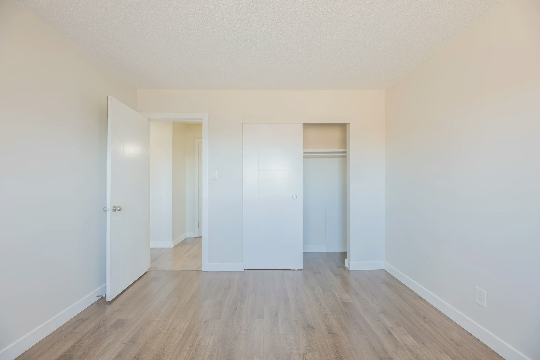 304-10139 155 Street NW, Edmonton, AB, T5P 2L6 - 11