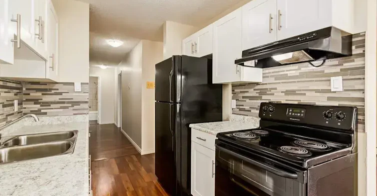 207-10159 155 Street NW, Edmonton, AB, T5P 2L6 - 2
