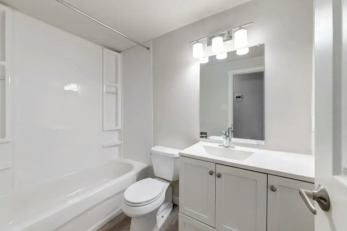 4-10715 112 Street NW, Edmonton, AB, T5H 3H2 - 23