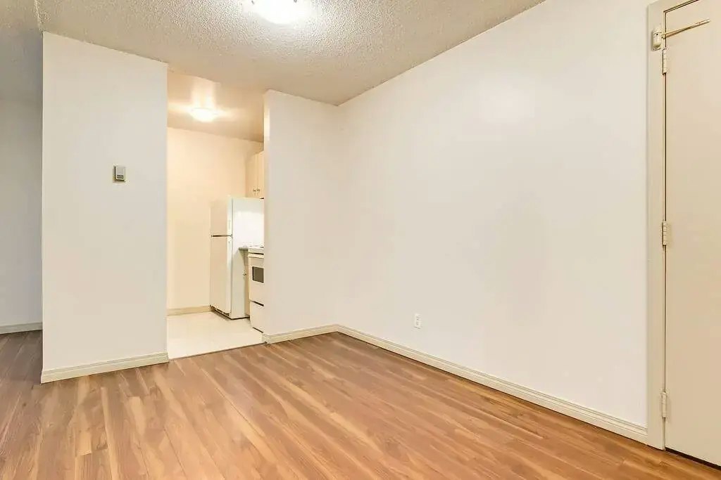 4-10715 112 Street NW, Edmonton, AB, T5H 3H2 - 38