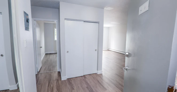 4-10715 112 Street NW, Edmonton, AB, T5H 3H2 - 4
