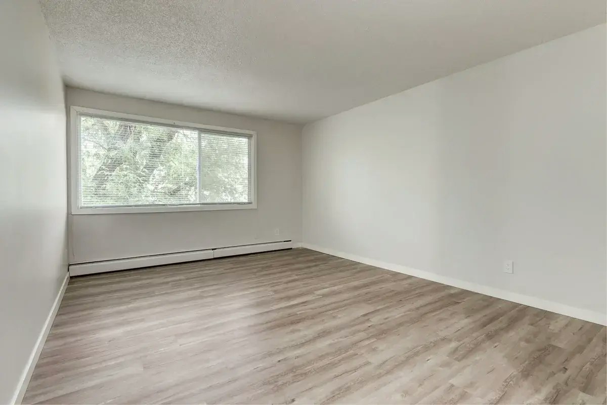 4-10715 112 Street NW, Edmonton, AB, T5H 3H2 - 12