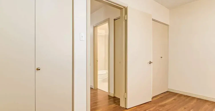 4-10715 112 Street NW, Edmonton, AB, T5H 3H2 - 40