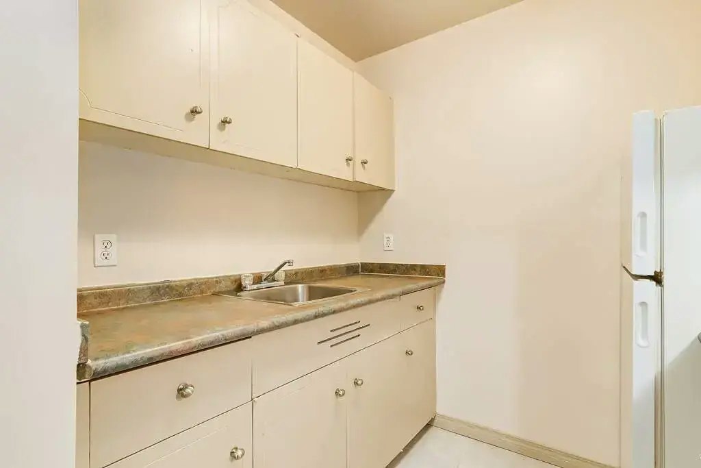 4-10715 112 Street NW, Edmonton, AB, T5H 3H2 - 33