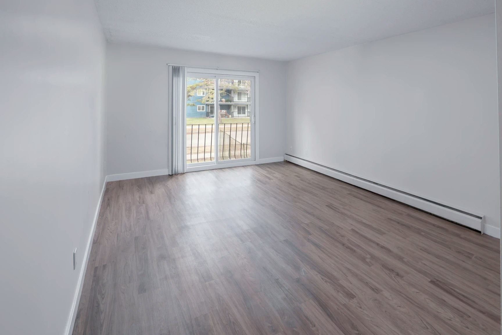 9-10715 112 Street NW, Edmonton, AB, T5H 3H2 - 2