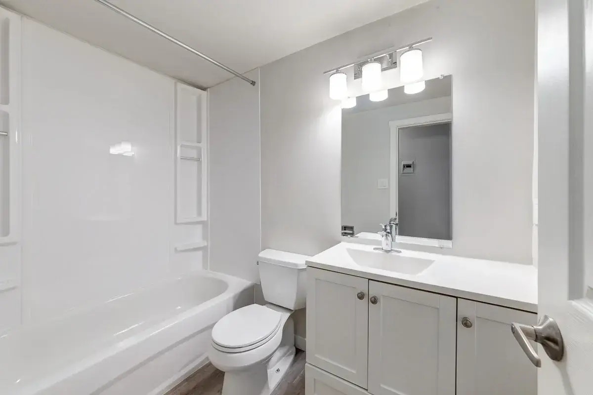 9-10715 112 Street NW, Edmonton, AB, T5H 3H2 - 23