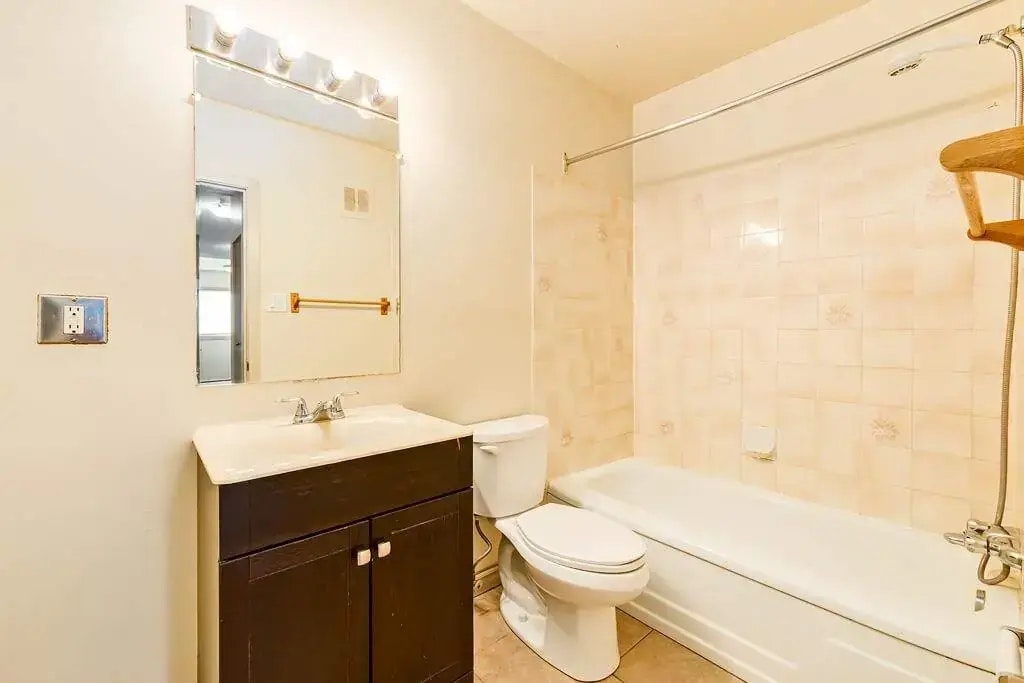9-10715 112 Street NW, Edmonton, AB, T5H 3H2 - 30