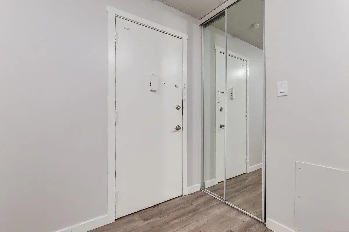 9-10715 112 Street NW, Edmonton, AB, T5H 3H2 - 15