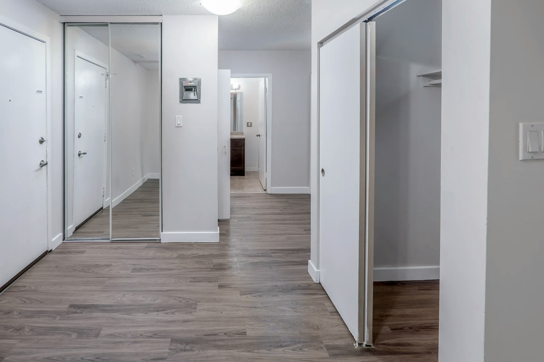 9-10715 112 Street NW, Edmonton, AB, T5H 3H2 - 5