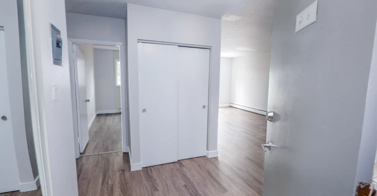 9-10715 112 Street NW, Edmonton, AB, T5H 3H2 - 4