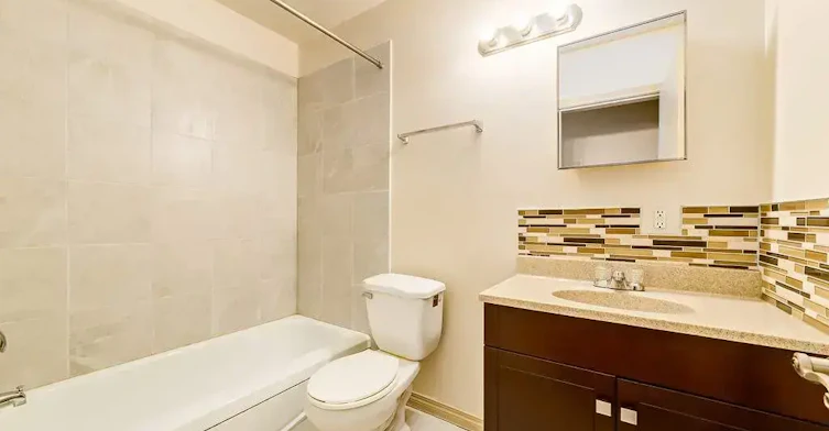 9-10715 112 Street NW, Edmonton, AB, T5H 3H2 - 41