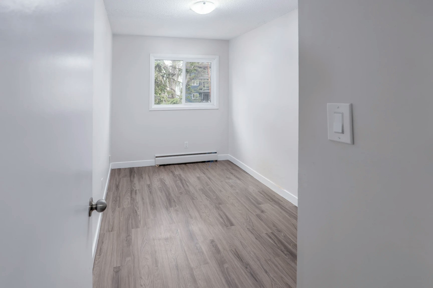 9-10715 112 Street NW, Edmonton, AB, T5H 3H2 - 10