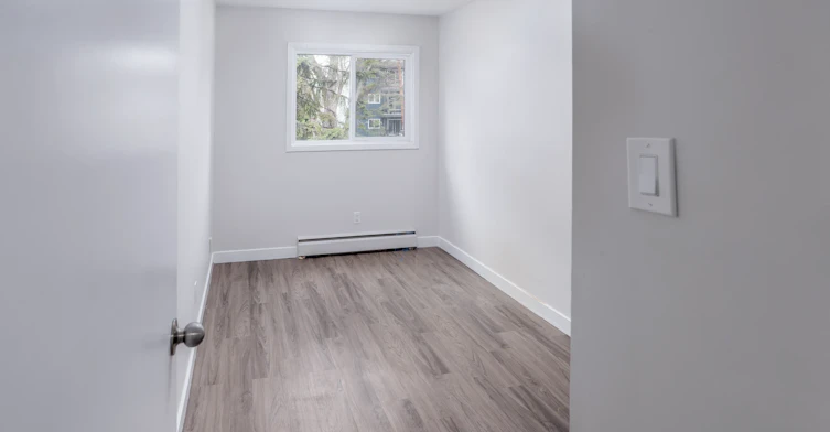 9-10715 112 Street NW, Edmonton, AB, T5H 3H2 - 10