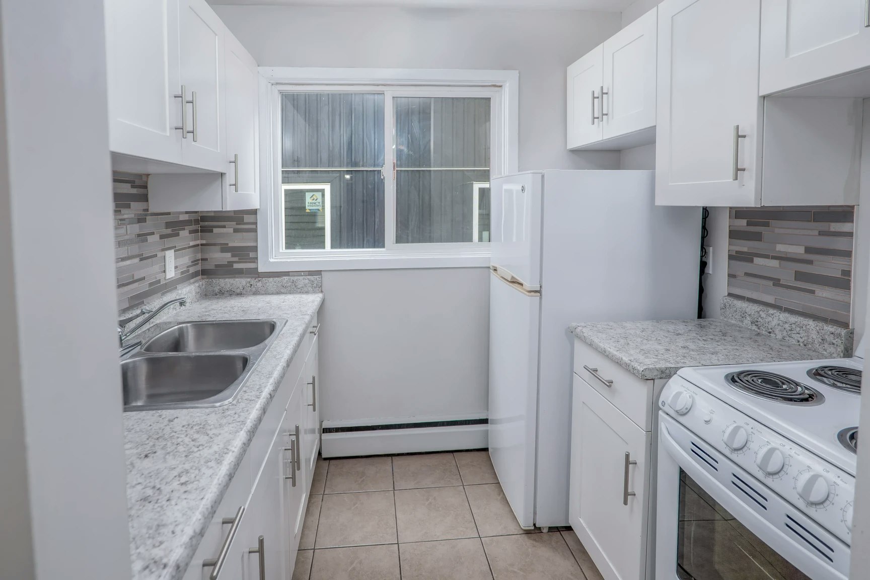 9-10715 112 Street NW, Edmonton, AB, T5H 3H2