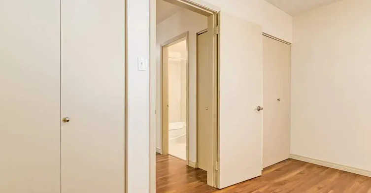 9-10715 112 Street NW, Edmonton, AB, T5H 3H2 - 40