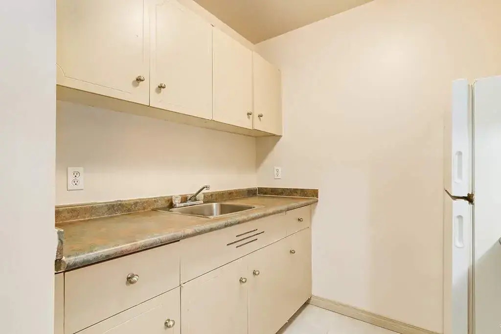 9-10715 112 Street NW, Edmonton, AB, T5H 3H2 - 33