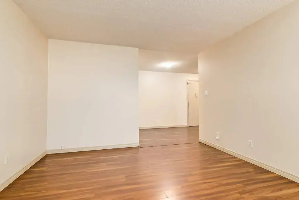 9-10715 112 Street NW, Edmonton, AB, T5H 3H2 - 36