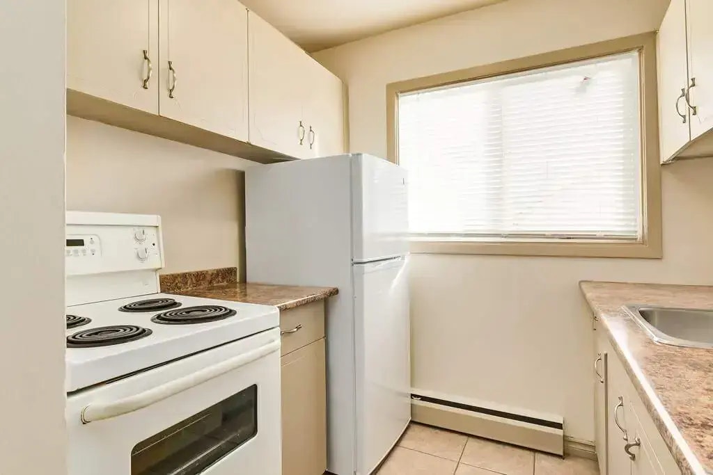 9-10715 112 Street NW, Edmonton, AB, T5H 3H2 - 29