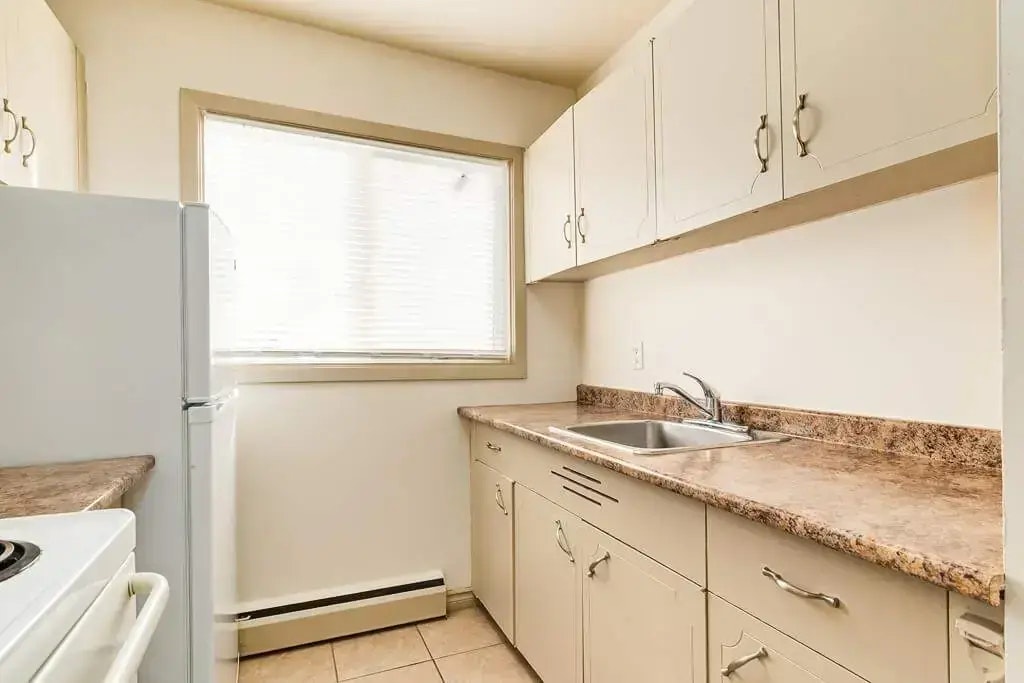 9-10715 112 Street NW, Edmonton, AB, T5H 3H2 - 28