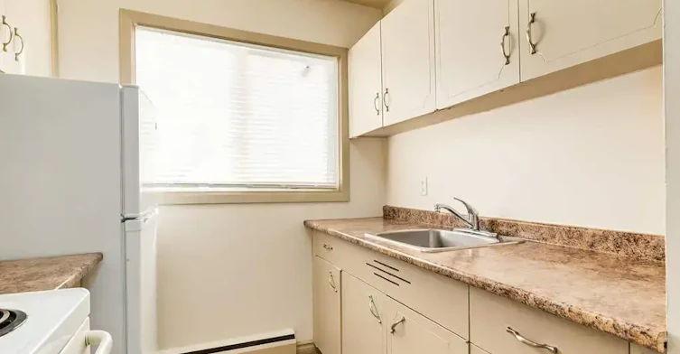 9-10715 112 Street NW, Edmonton, AB, T5H 3H2 - 28