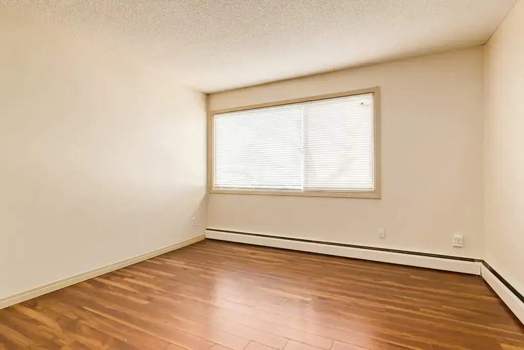 9-10715 112 Street NW, Edmonton, AB, T5H 3H2 - 35