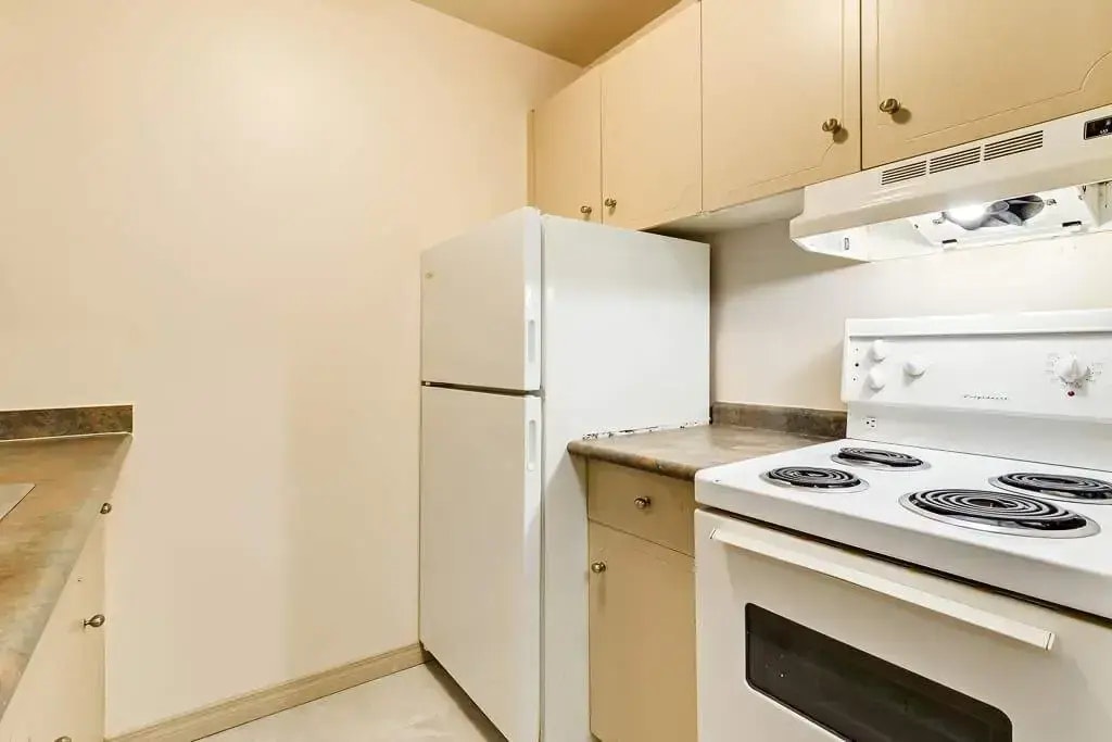 9-10715 112 Street NW, Edmonton, AB, T5H 3H2 - 32