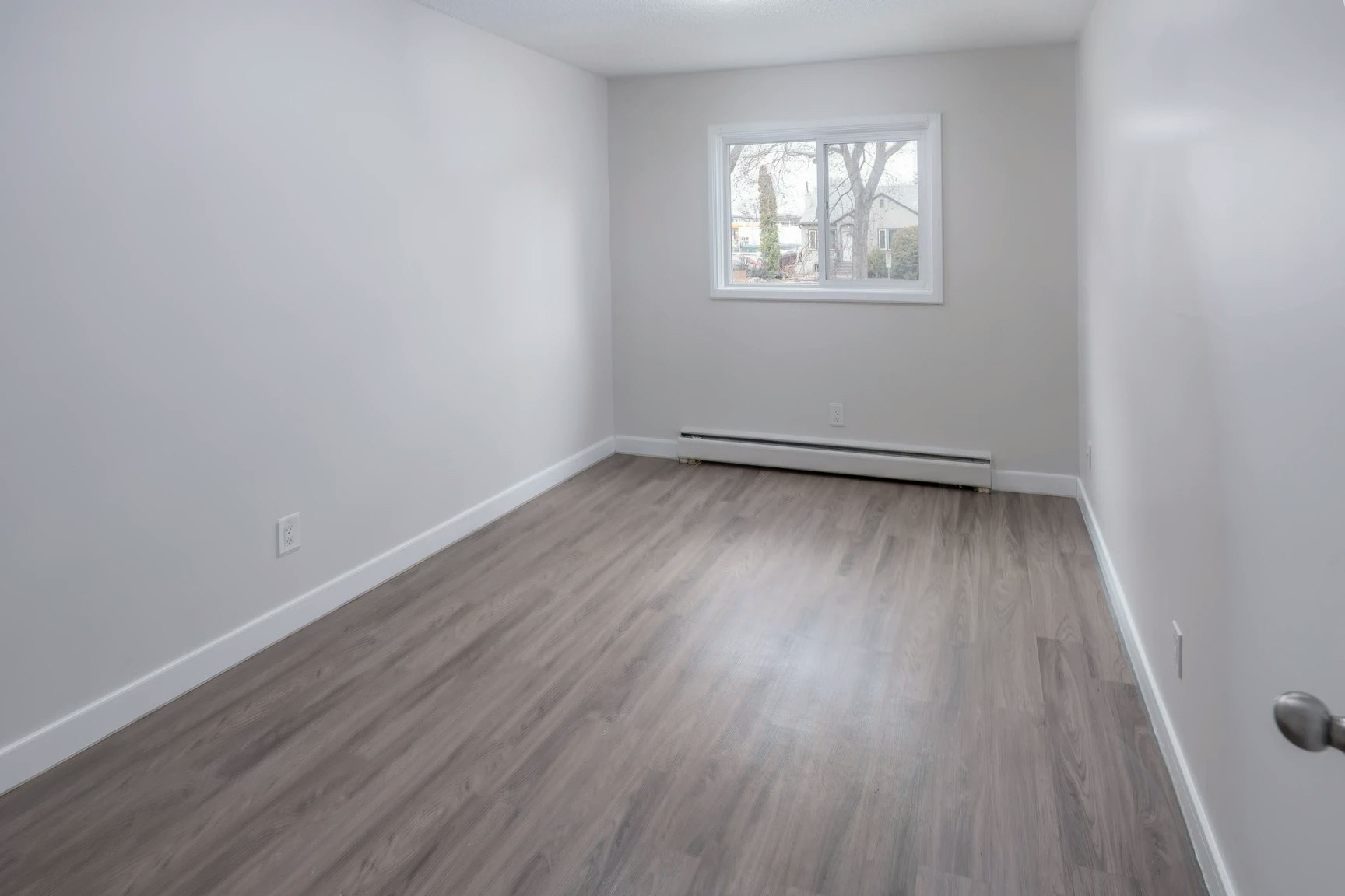 9-10715 112 Street NW, Edmonton, AB, T5H 3H2 - 8