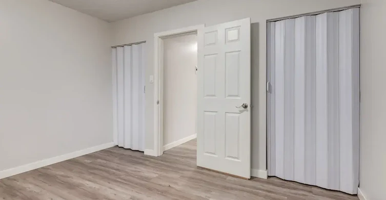 9-10715 112 Street NW, Edmonton, AB, T5H 3H2 - 22