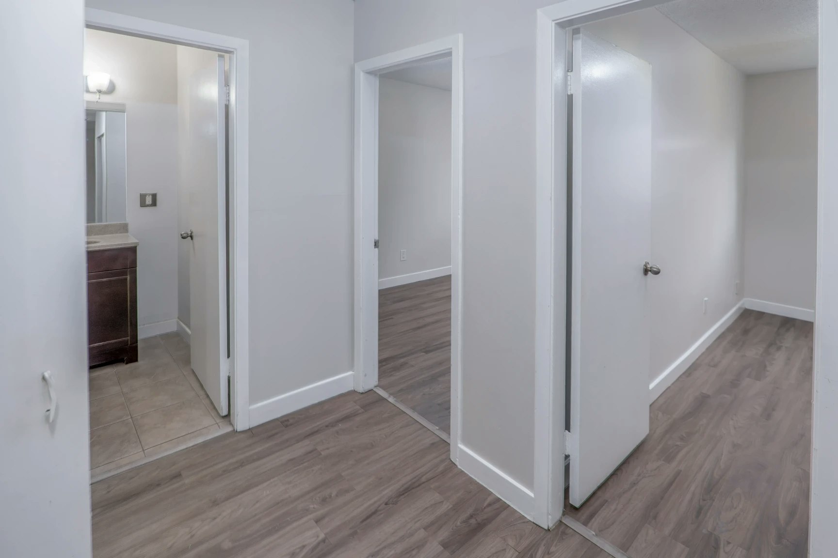 9-10715 112 Street NW, Edmonton, AB, T5H 3H2 - 7
