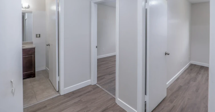 9-10715 112 Street NW, Edmonton, AB, T5H 3H2 - 7