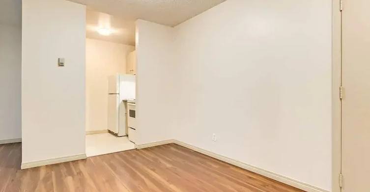 8-10715 112 Street NW, Edmonton, AB, T5H 3H2 - 38