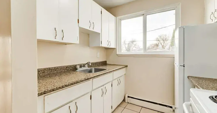 5-14904 96 Avenue NW, Edmonton, AB, T5P 0B6 - 4
