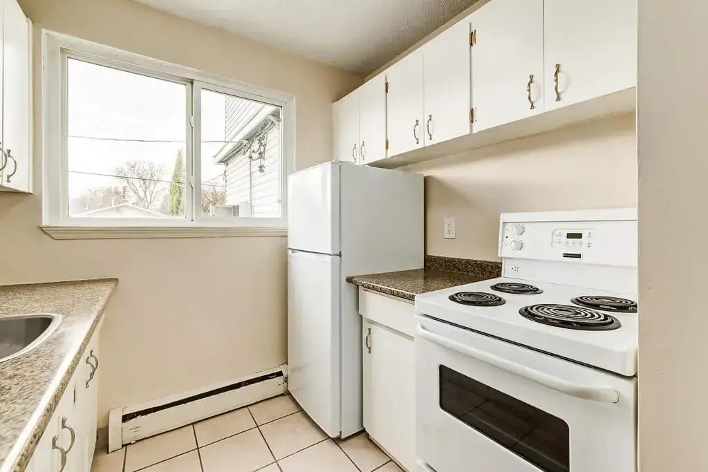4-14904 96 Avenue NW, Edmonton, AB, T5P 0B6 - 3