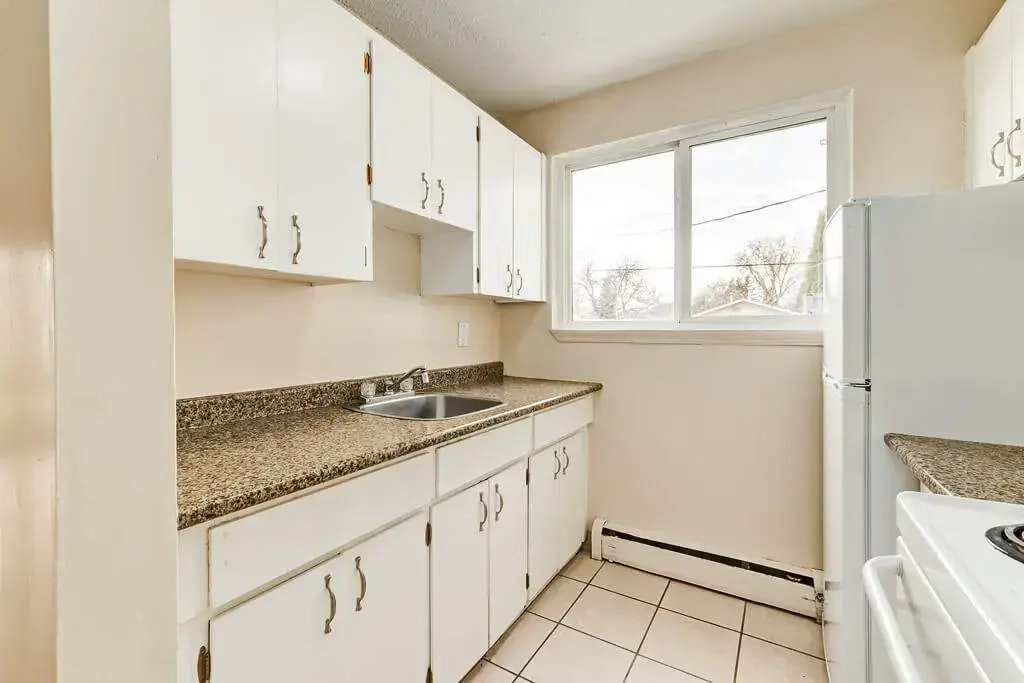 4-14904 96 Avenue NW, Edmonton, AB, T5P 0B6 - 4