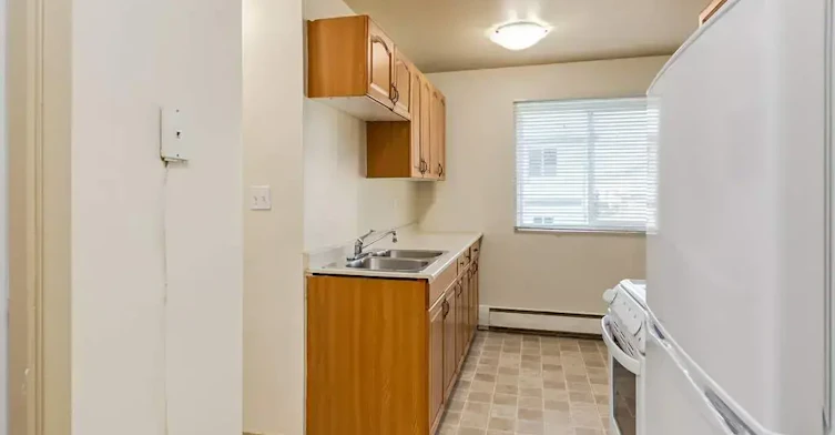 12-10945 106 Street NW, Edmonton, AB, T5H 2Y3 - 12
