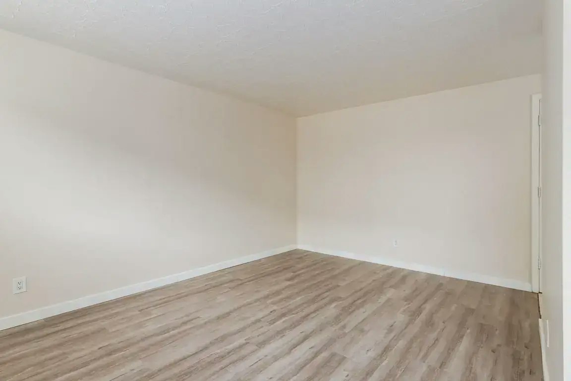 3-10945 106 Street NW, Edmonton, AB, T5H 2Y3 - 20