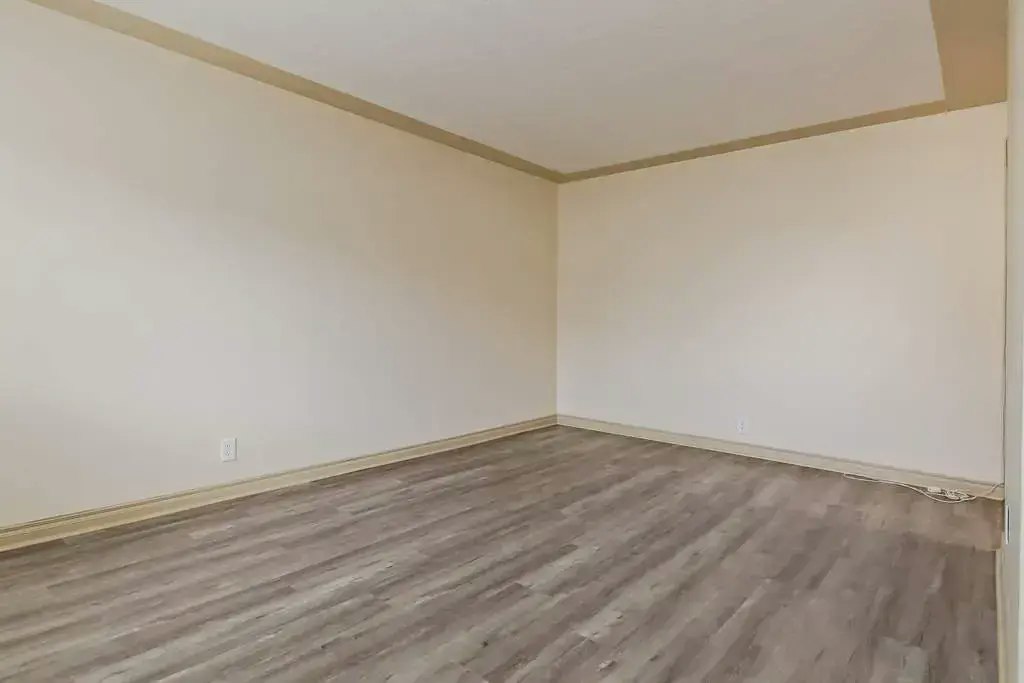3-10945 106 Street NW, Edmonton, AB, T5H 2Y3 - 9