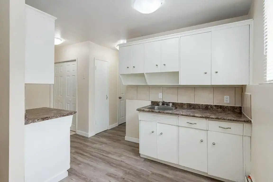 3-10945 106 Street NW, Edmonton, AB, T5H 2Y3 - 21