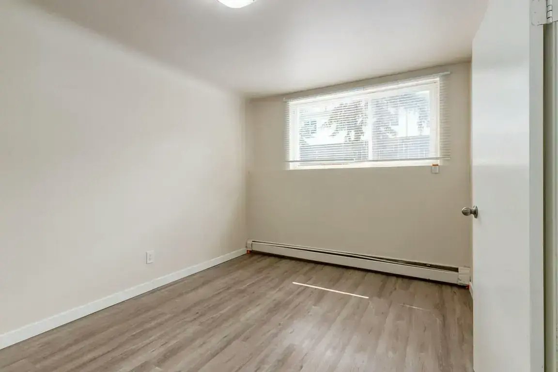 3-10945 106 Street NW, Edmonton, AB, T5H 2Y3 - 25