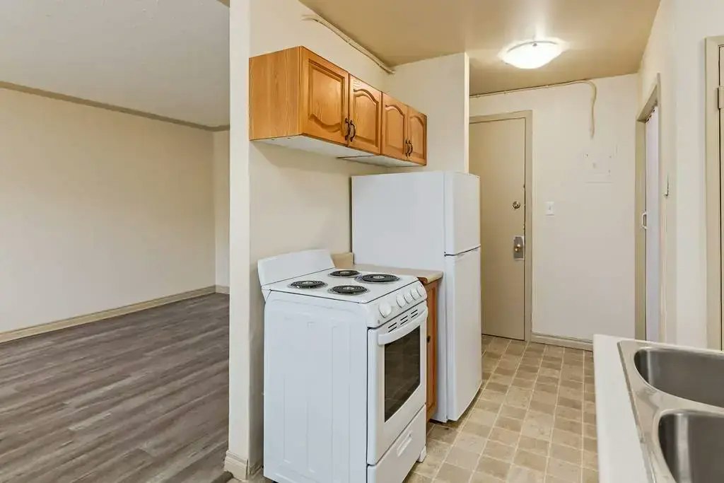 3-10945 106 Street NW, Edmonton, AB, T5H 2Y3 - 11