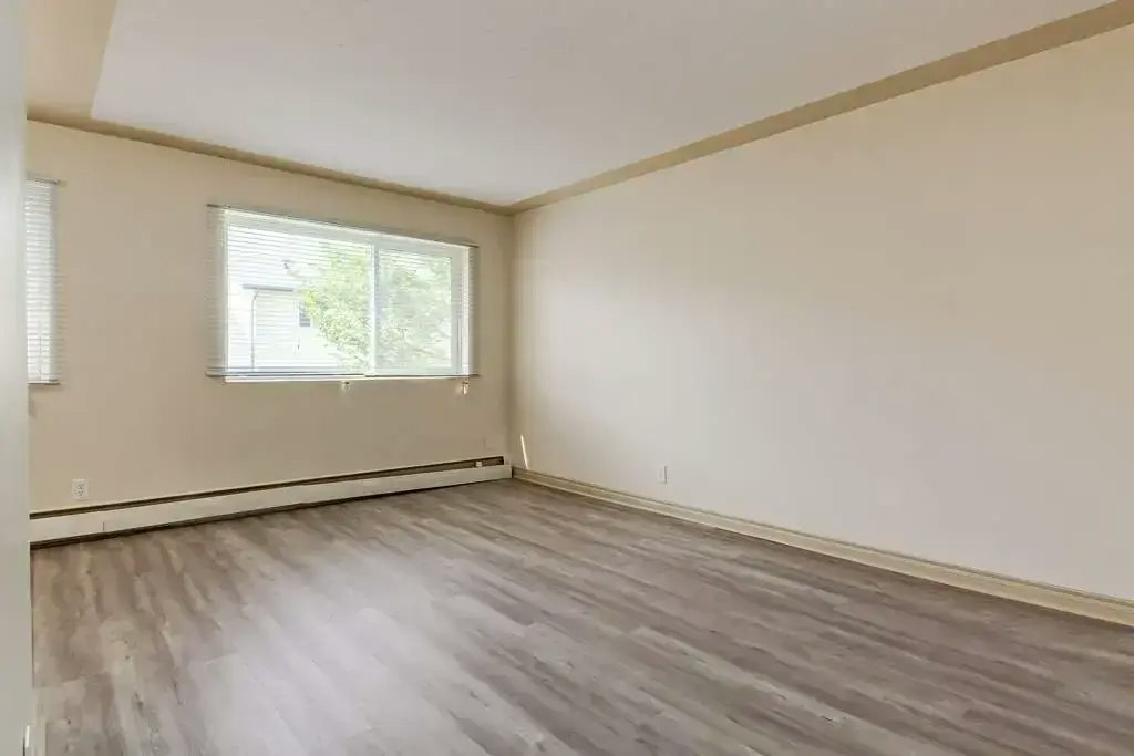 3-10945 106 Street NW, Edmonton, AB, T5H 2Y3 - 8